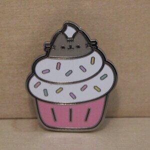 Pusheen Snack Pin - Pusheen Cupcake